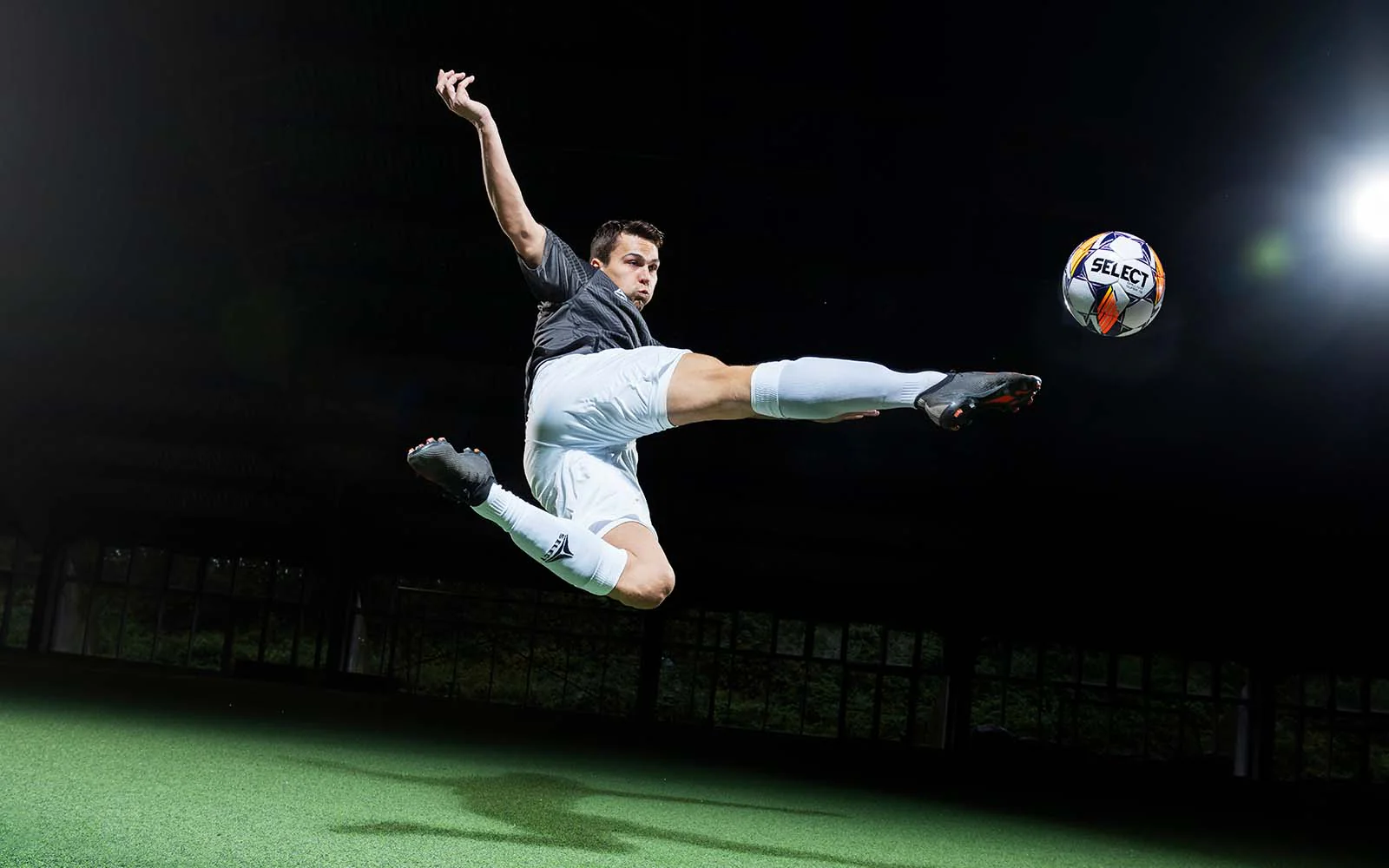 使他们在比 使他们在比